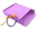 Rosa Farben bedruckte Matt-Laminierung Elfenbein-Brett-Geschenkbox mit Band und Griff